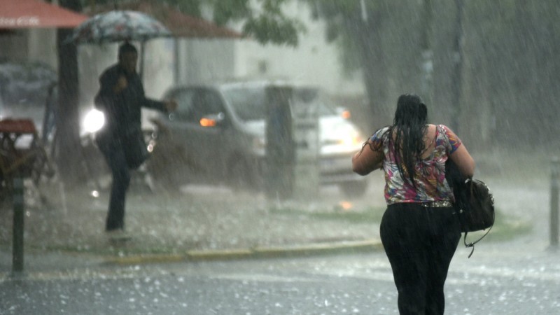 SMN emitió una alerta para Mendoza por lluvias fuertes y viento zonda